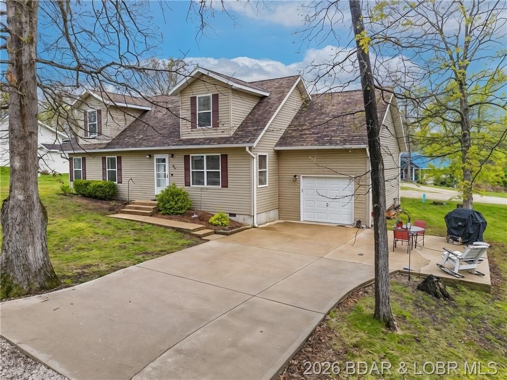 Single Family 4BR 3BA - 150 Kinchlow Ranch Road, Sunrise Beach, MO