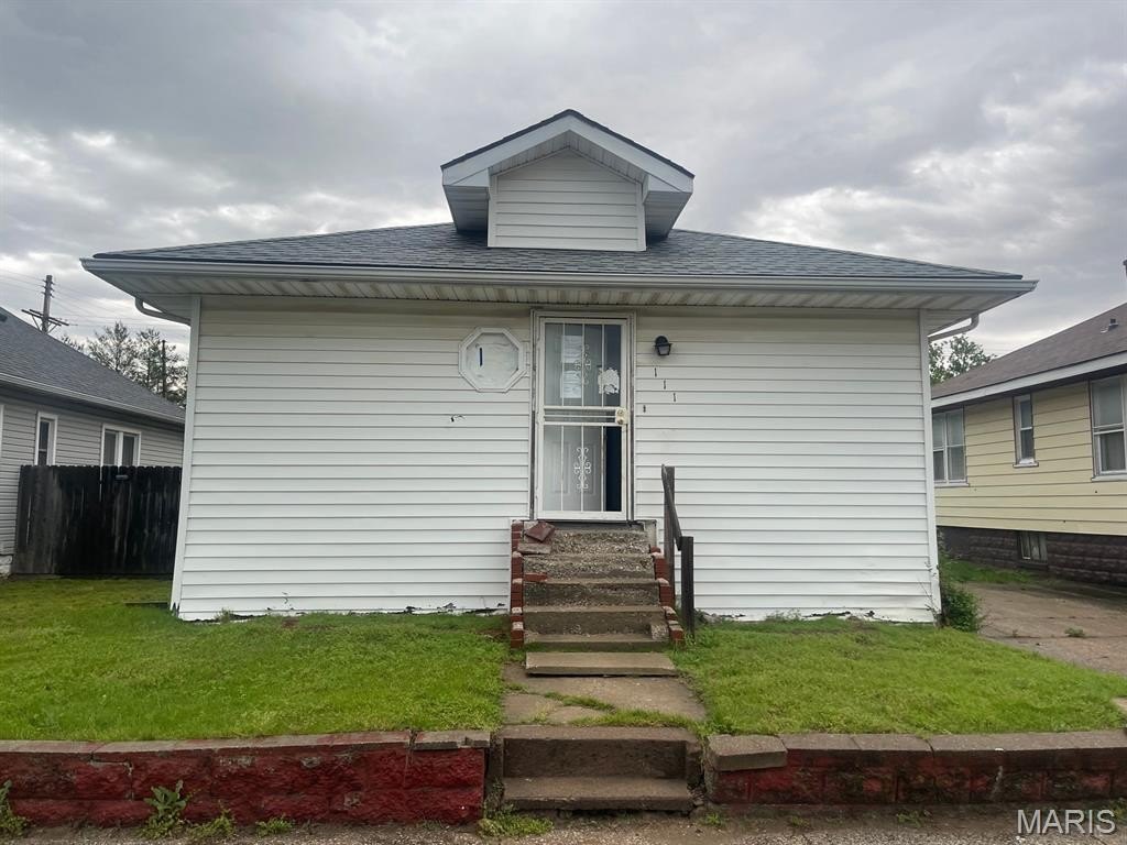 Single Family 3BR 2BA - 111 Kingshighway, East Alton, IL