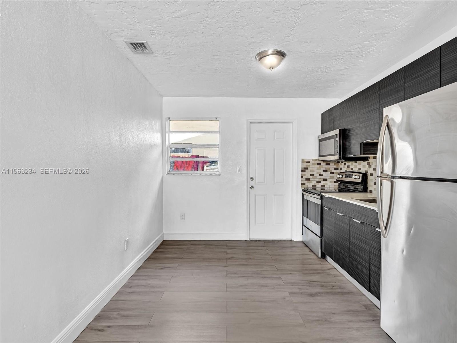 Duplex 5BR 3BA - 2512 NW 9th Pl, Fort Lauderdale, FL