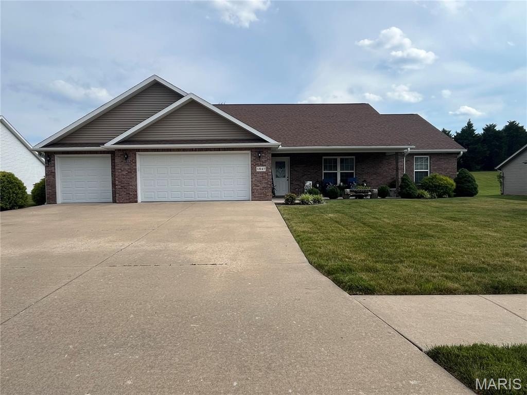 Single Family 3BR 2BA - 1847 Autumn Drive, Cape Girardeau, MO