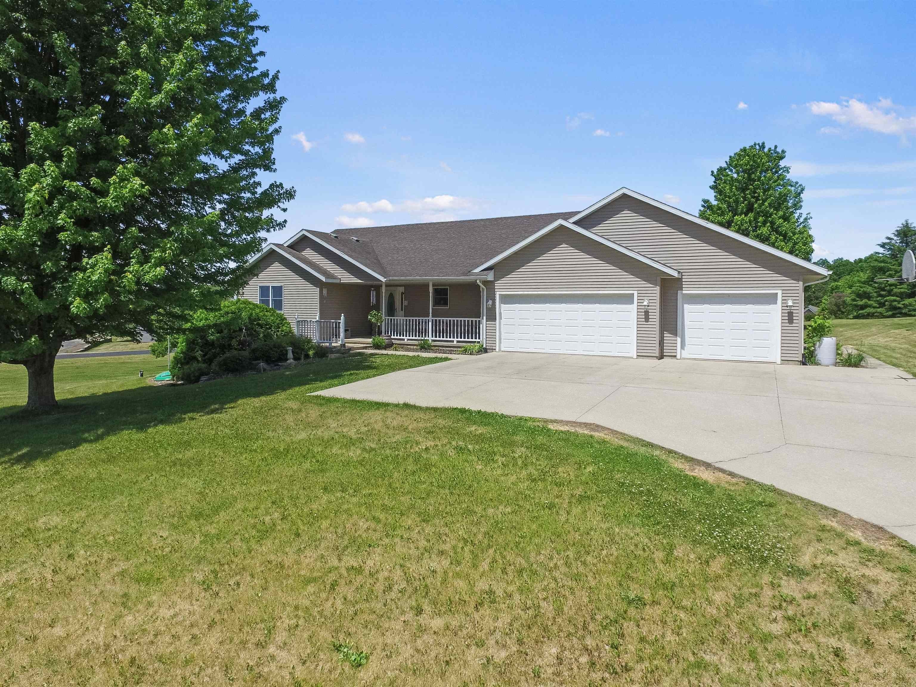 Single Family 4BR 3BA - 13072 W Woodworth Drive, Evansville, WI