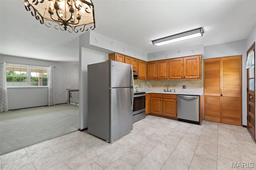 Single Family 4BR 3BA - 609 W Roosevelt Avenue, Union, MO