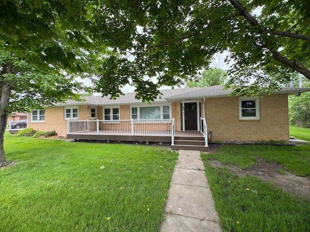 Single Family 4BR 3BA - 208 N Carberry St, Atkinson, NE