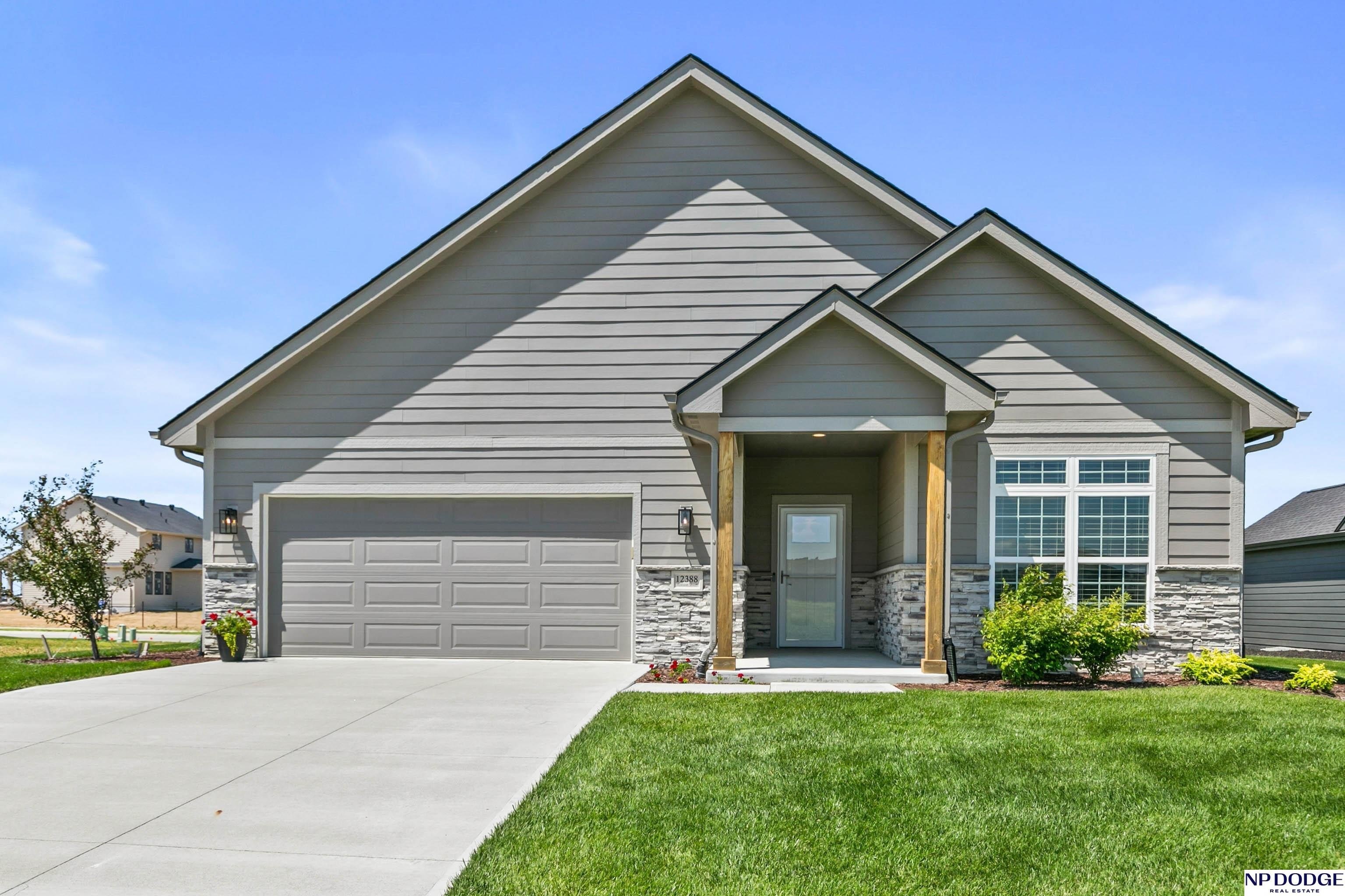 Single Family 2BR 2BA - 12388 Horizon Street, Papillion, NE
