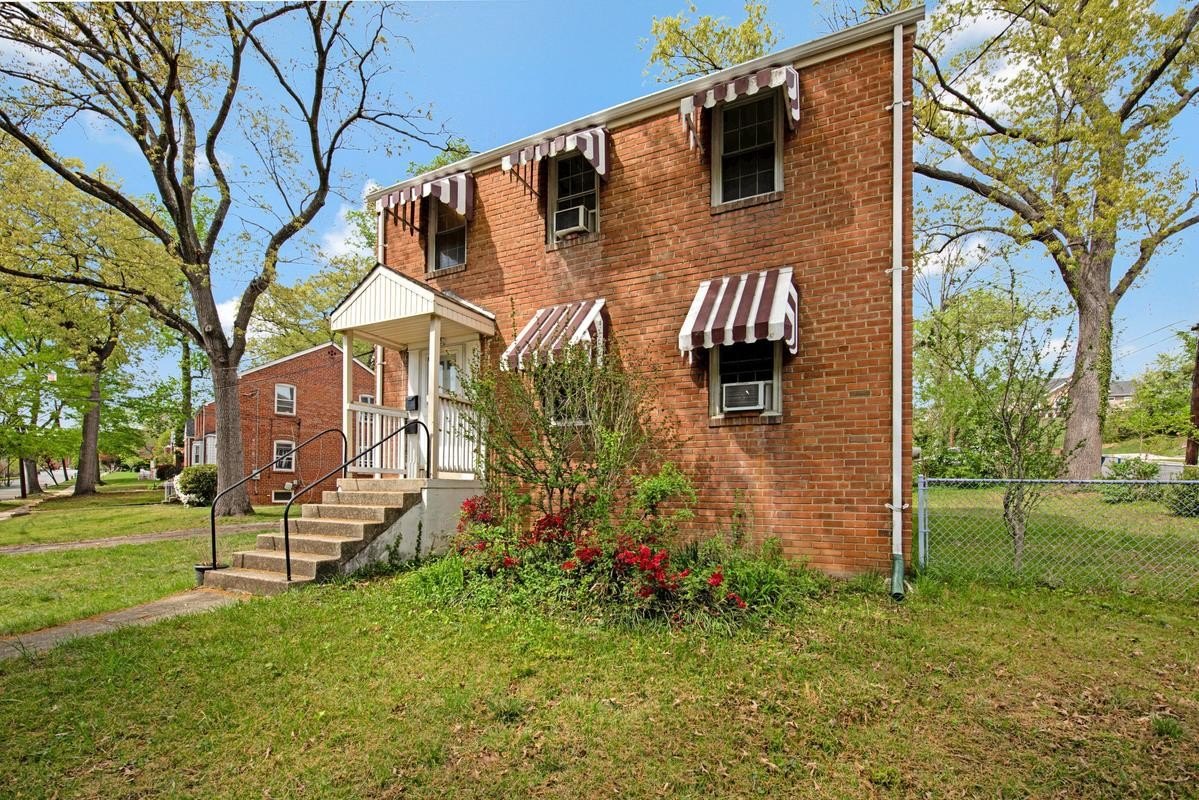 Single Family 2BR 2BA - 3518 LONGFELLOW ST, HYATTSVILLE, MD
