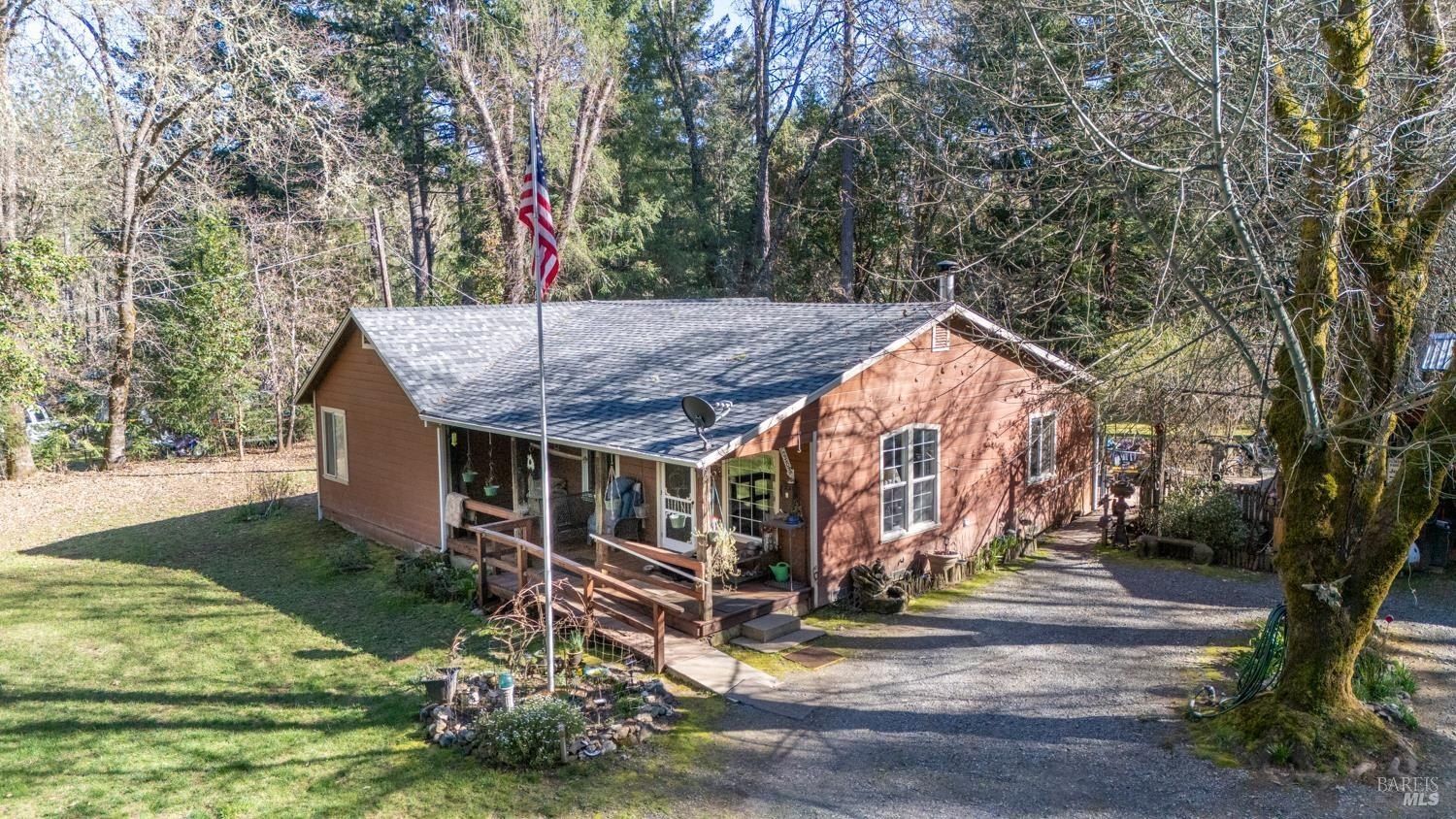 Single Family 2BR 2BA - 801 Bauer Road, Laytonville, CA