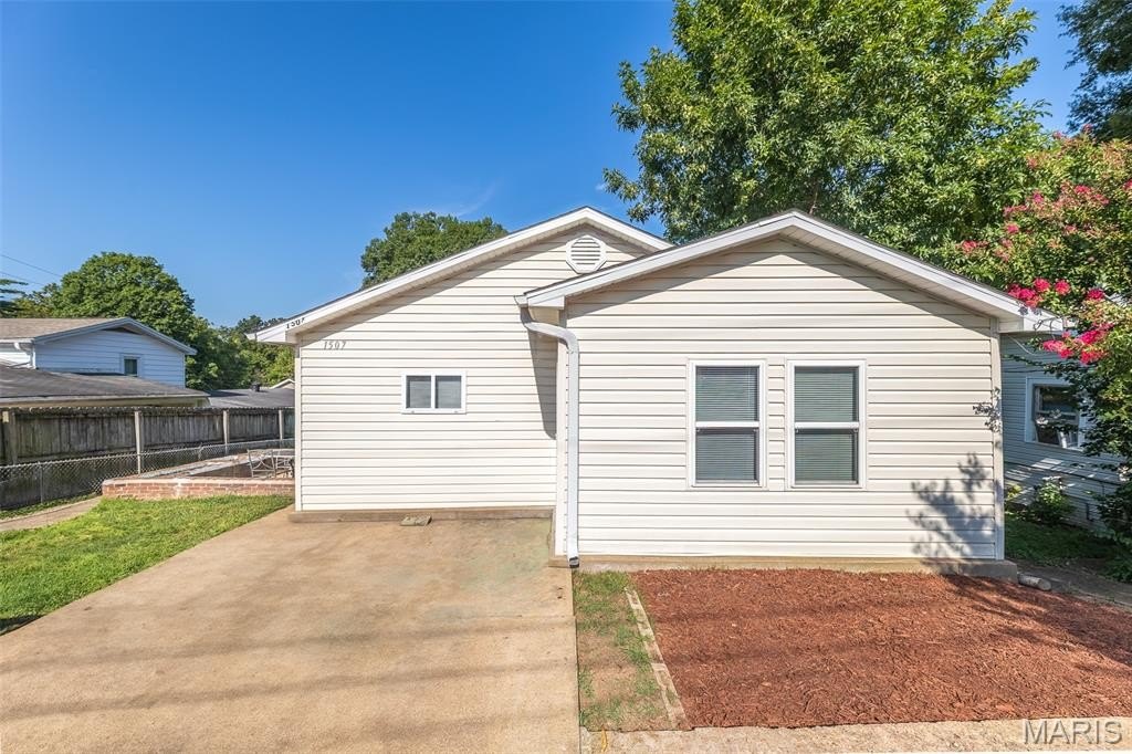 Single Family 3BR 1BA - 1507 Benton Street, Poplar Bluff, MO