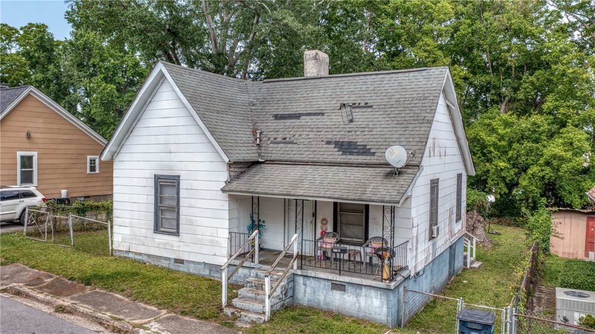 Single Family 2BR 1BA - 208 E Street, Anderson, SC