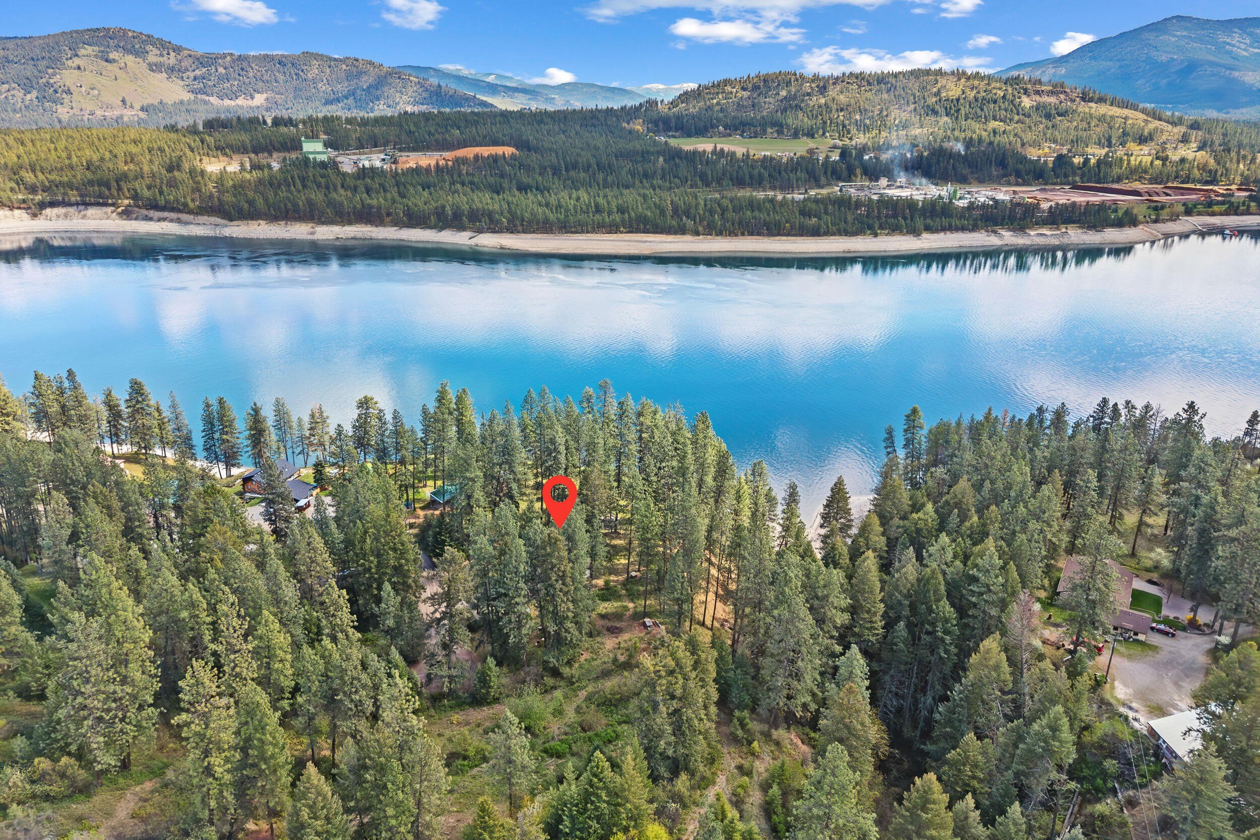 Single Family 3BR 3BA - 61 COLUMBIA Dr, KETTLE FALLS, WA