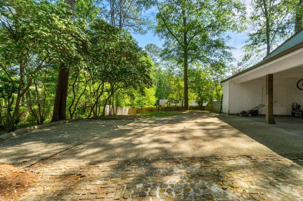 Single Family 3BR 3BA - 3325 University Ave, Laurel, MS