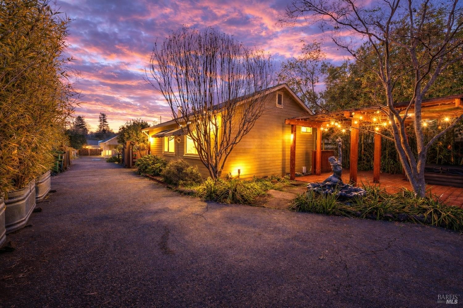 Single Family 2BR 2BA - 115 Sherman Street, Healdsburg, CA
