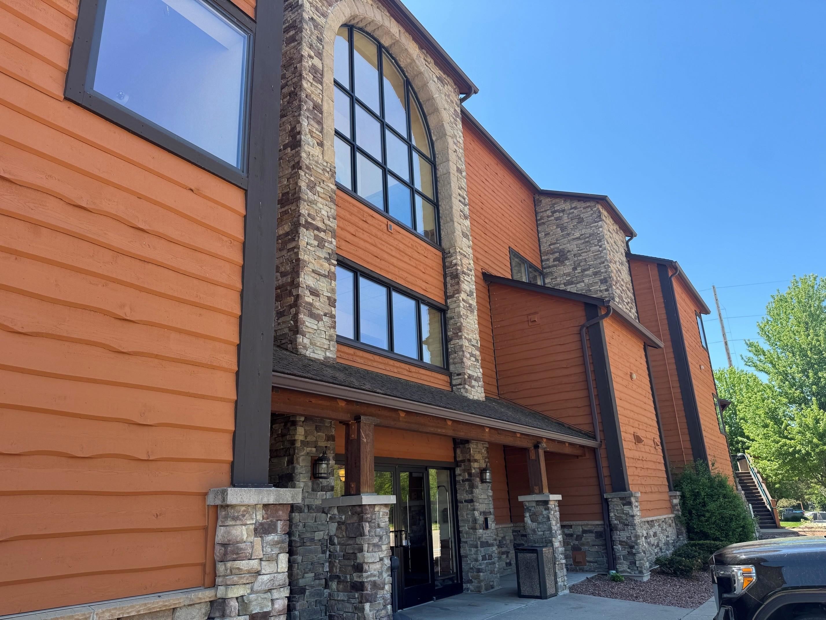 Condo 2BR 1BA - 2504 River Road, Wisconsin Dells, WI