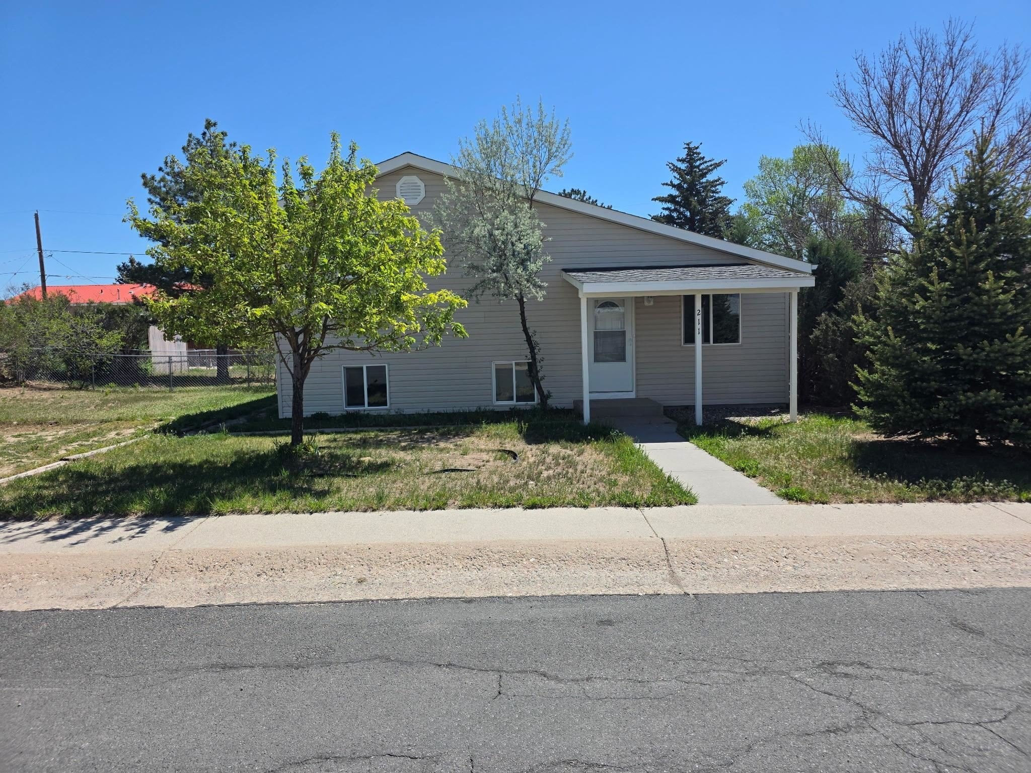 Single Family 3BR 2BA - 211 Jolley Avenue, Douglas, WY