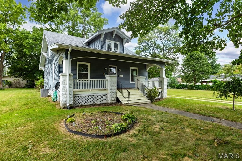 Single Family 4BR 2BA - 619 S Wood Street, Staunton, IL