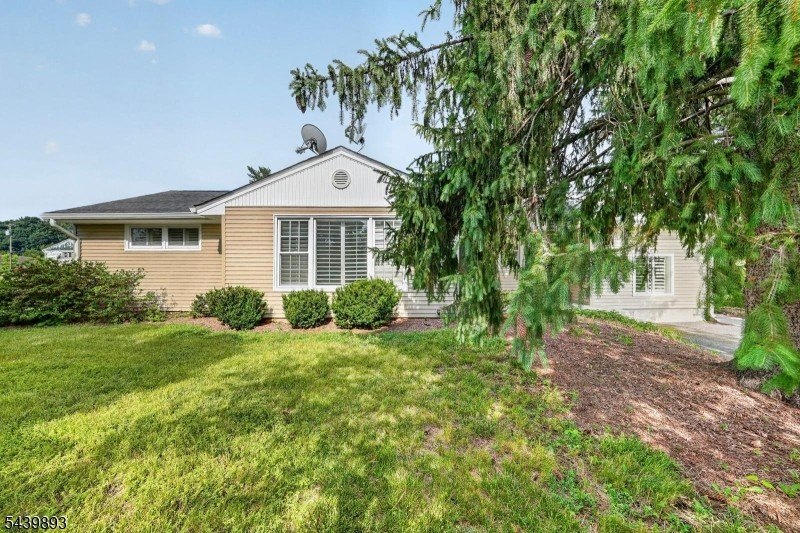 Single Family 3BR 1BA - 3 Fulper Pl, Clinton Twp., NJ