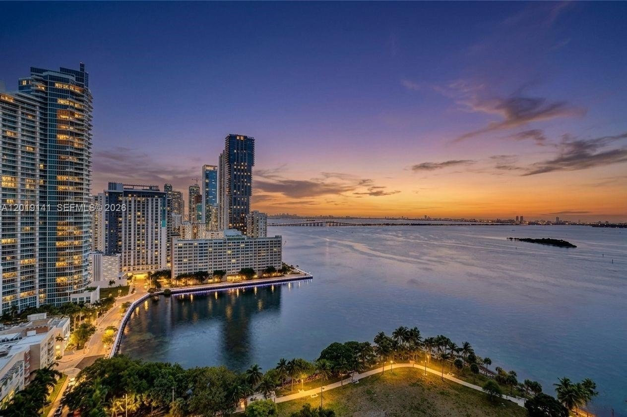 Condo 2BR 2BA - 1900 N Bayshore Dr, Miami, FL