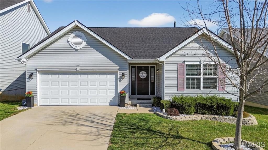 Single Family 4BR 3BA - 207 Bluestem Lane, O'Fallon, MO