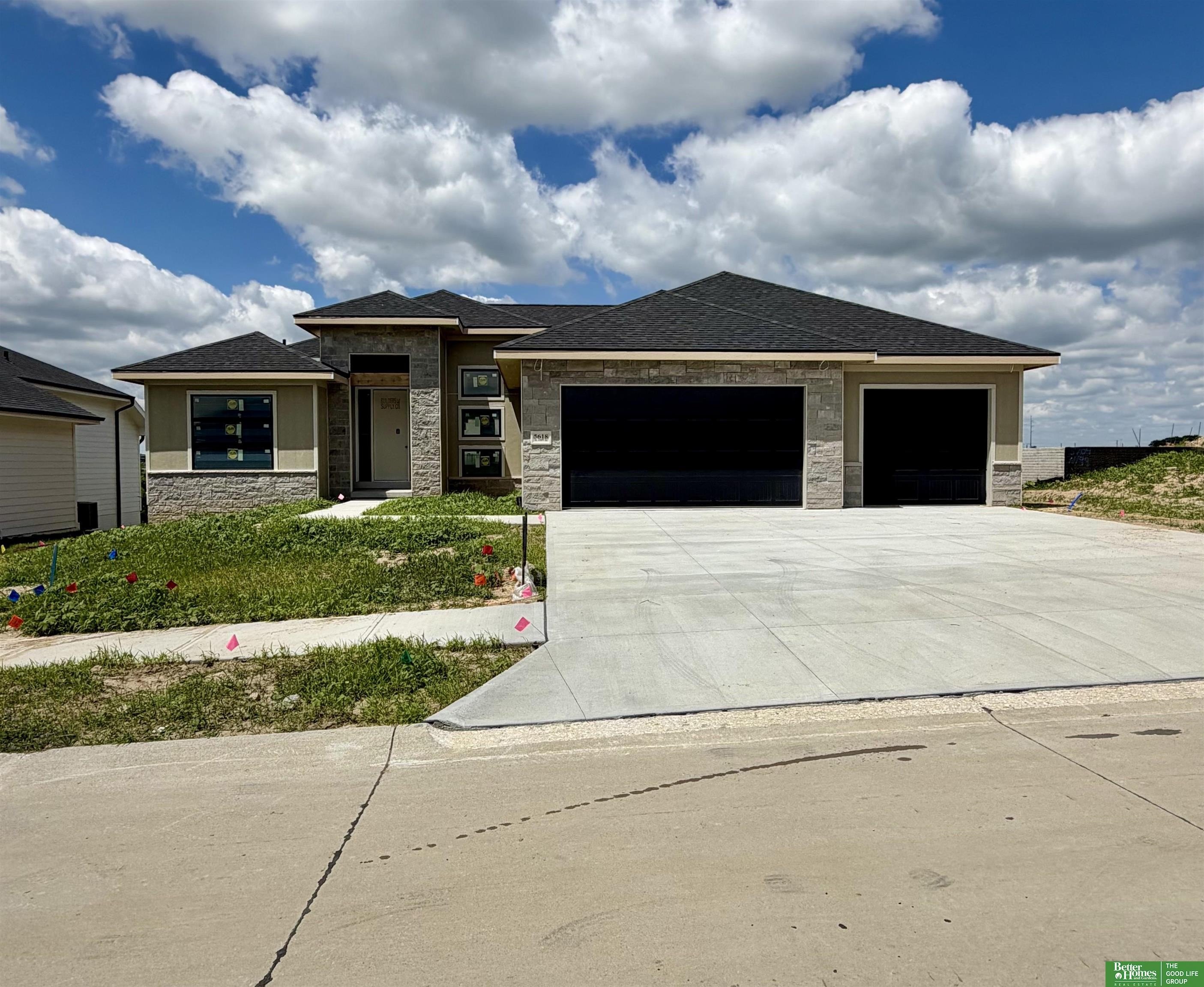 Single Family 5BR 3BA - 5618 N 199th Street, Elkhorn, NE