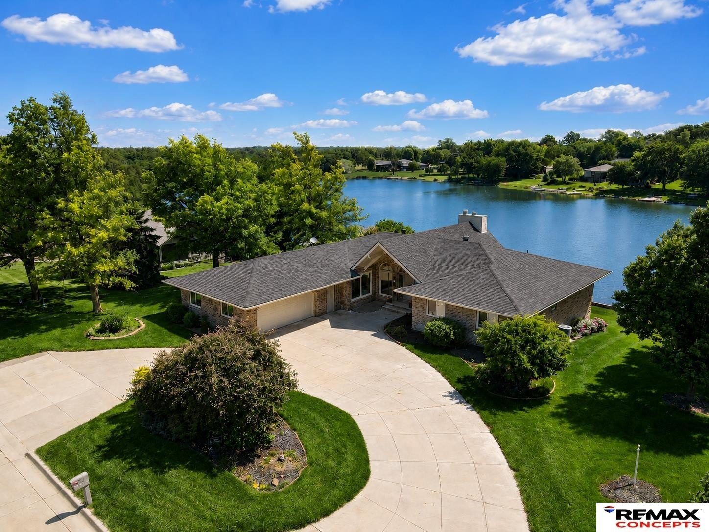 Single Family 4BR 4BA - 1416 Doyle Lane, Beatrice, NE