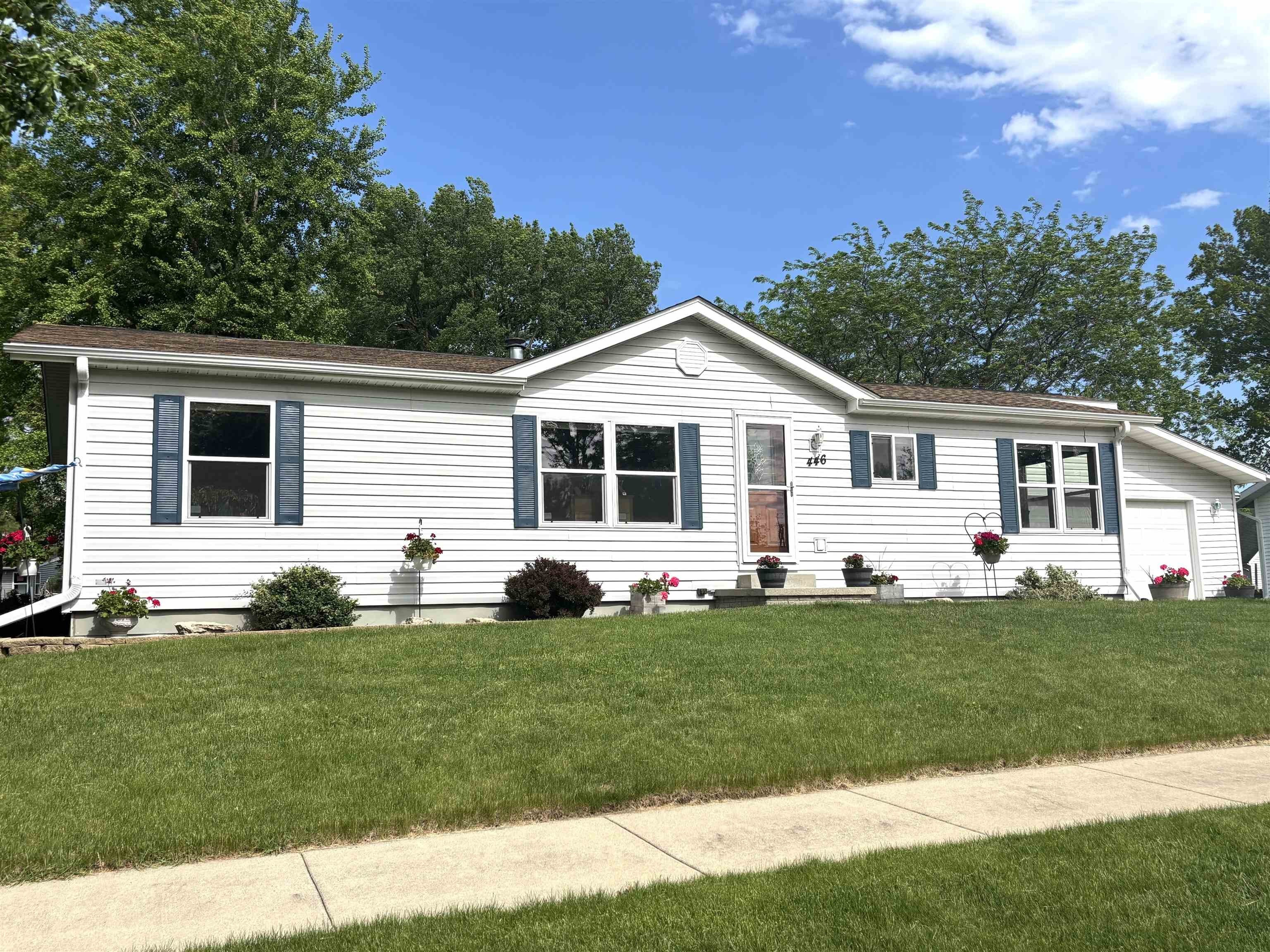 Single Family 3BR 2BA - 446 Arbor Drive, Juneau, WI