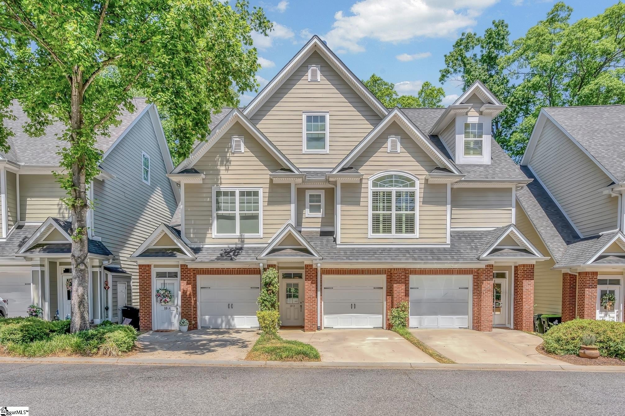 Single Family 3BR 3BA - 18 Edge Court, Greenville, SC