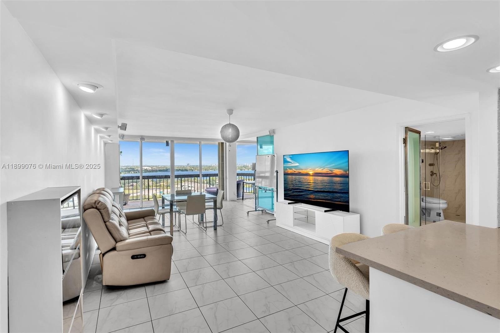 Condo 2BR 2BA - 2425 Presidential Way, West  Palm  Beach, FL