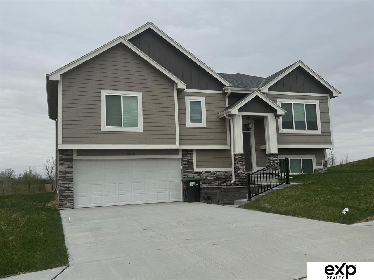 Single Family 3BR 3BA - 4009 N 215th Street, Elkhorn, NE