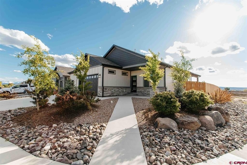 Single Family 3BR 2BA - 1549 Excelsior Creek Avenue, Montrose, CO