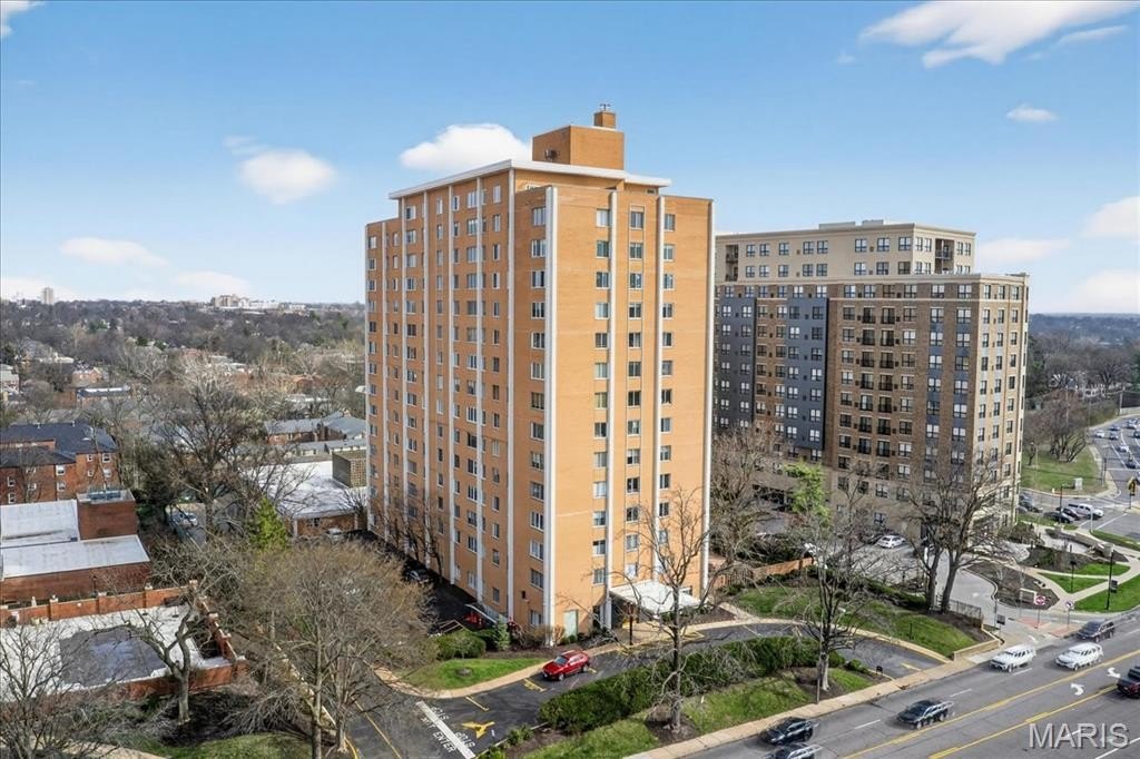 Condo 2BR 2BA - 900 S Hanley Road, Clayton, MO