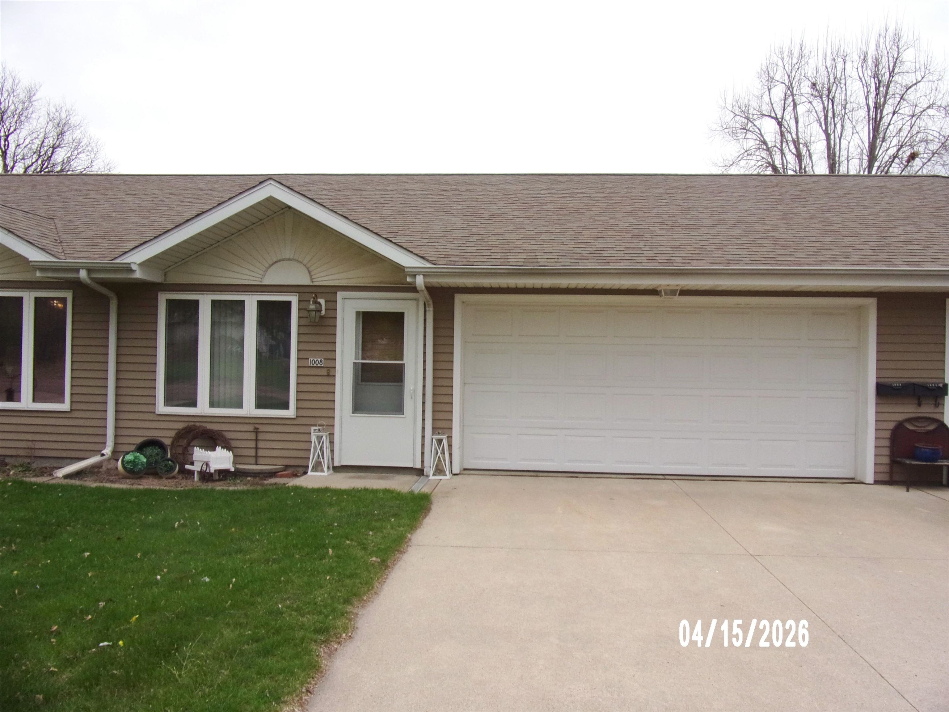 Single Family 2BR 1BA - 1008 AVENUE O, Hawarden, IA