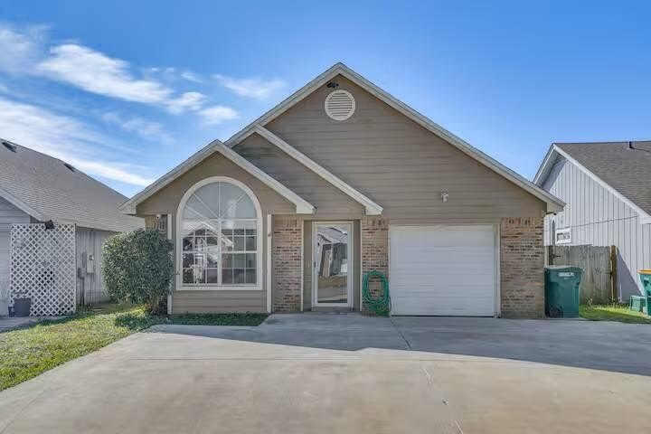 Single Family 3BR 2BA - 3057 Yorktown Circle, Fort Walton Beach, FL