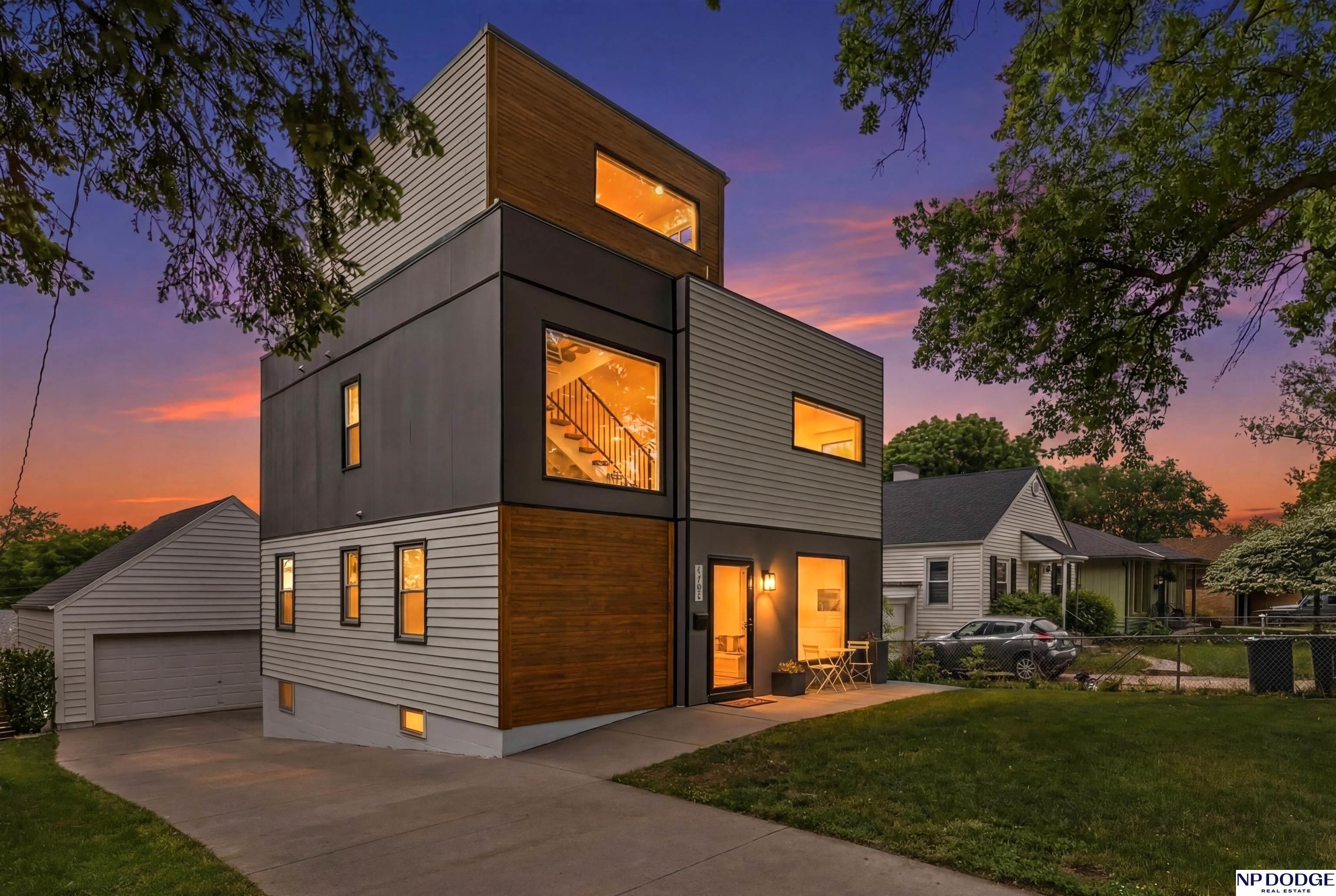 Single Family 4BR 2BA - 1922 S 61 Street, Omaha, NE