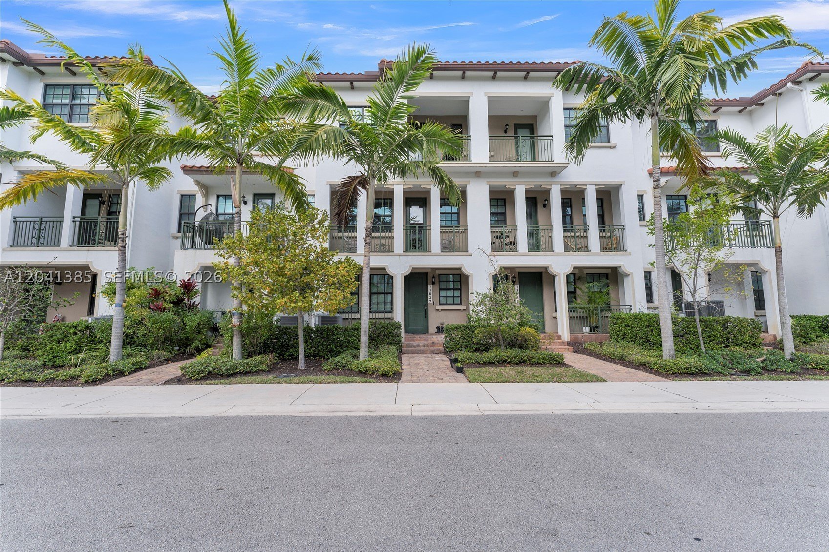 Single Family 3BR 4BA - 11537 SW 13th Ct, Pembroke Pines, FL
