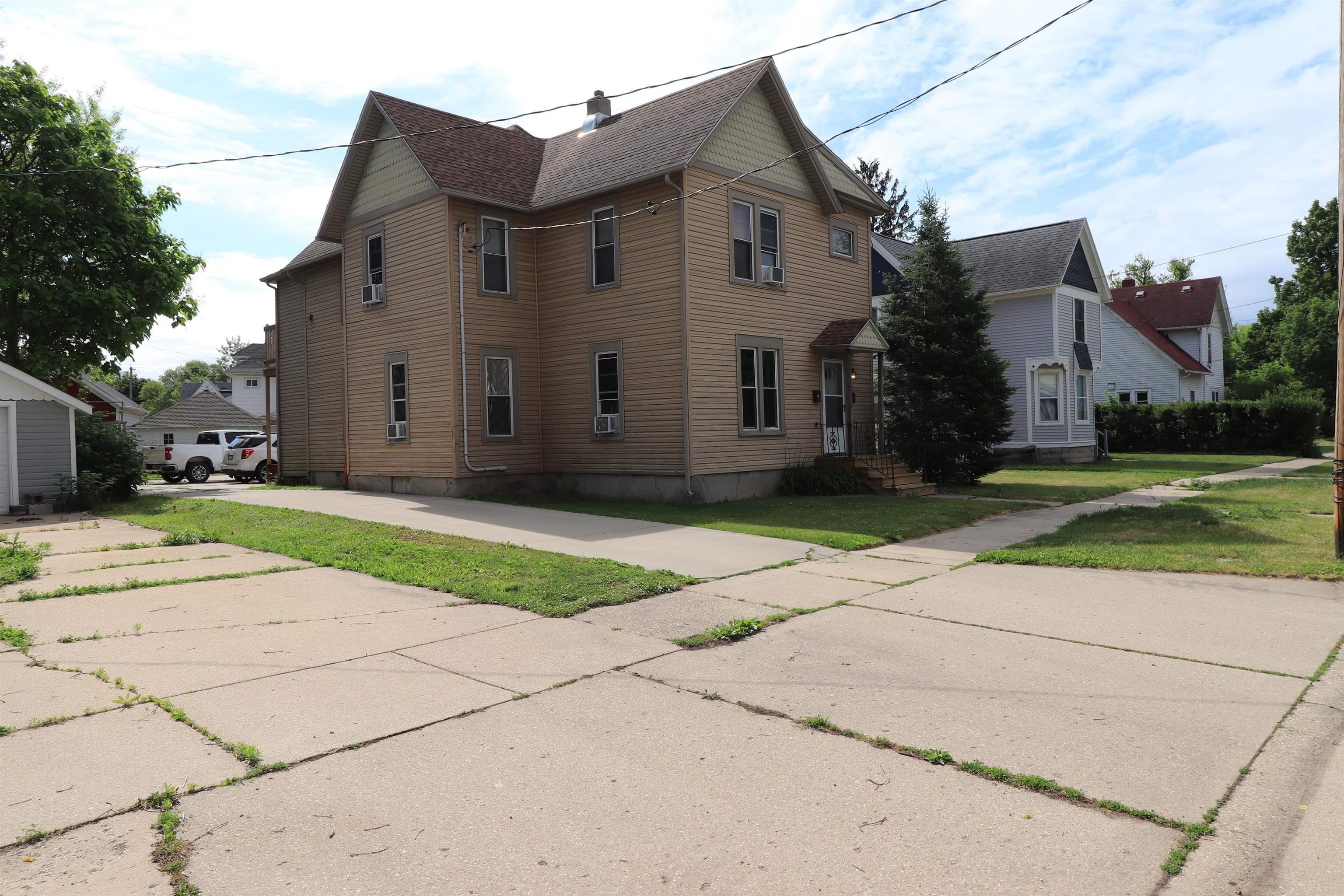 Other 4BR 2BA - 612 Yuba Street, Janesville, WI