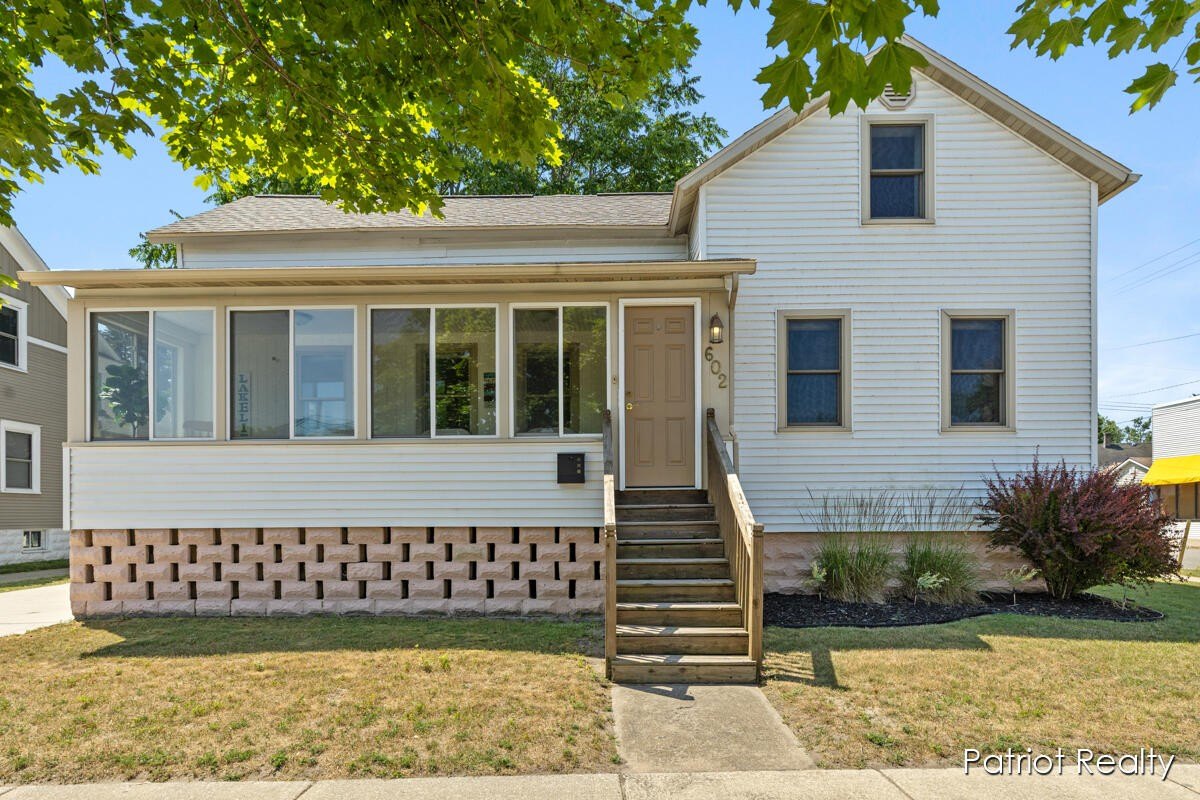 Single Family 4BR 1BA - 602 Jackson Street, Grand Haven, MI