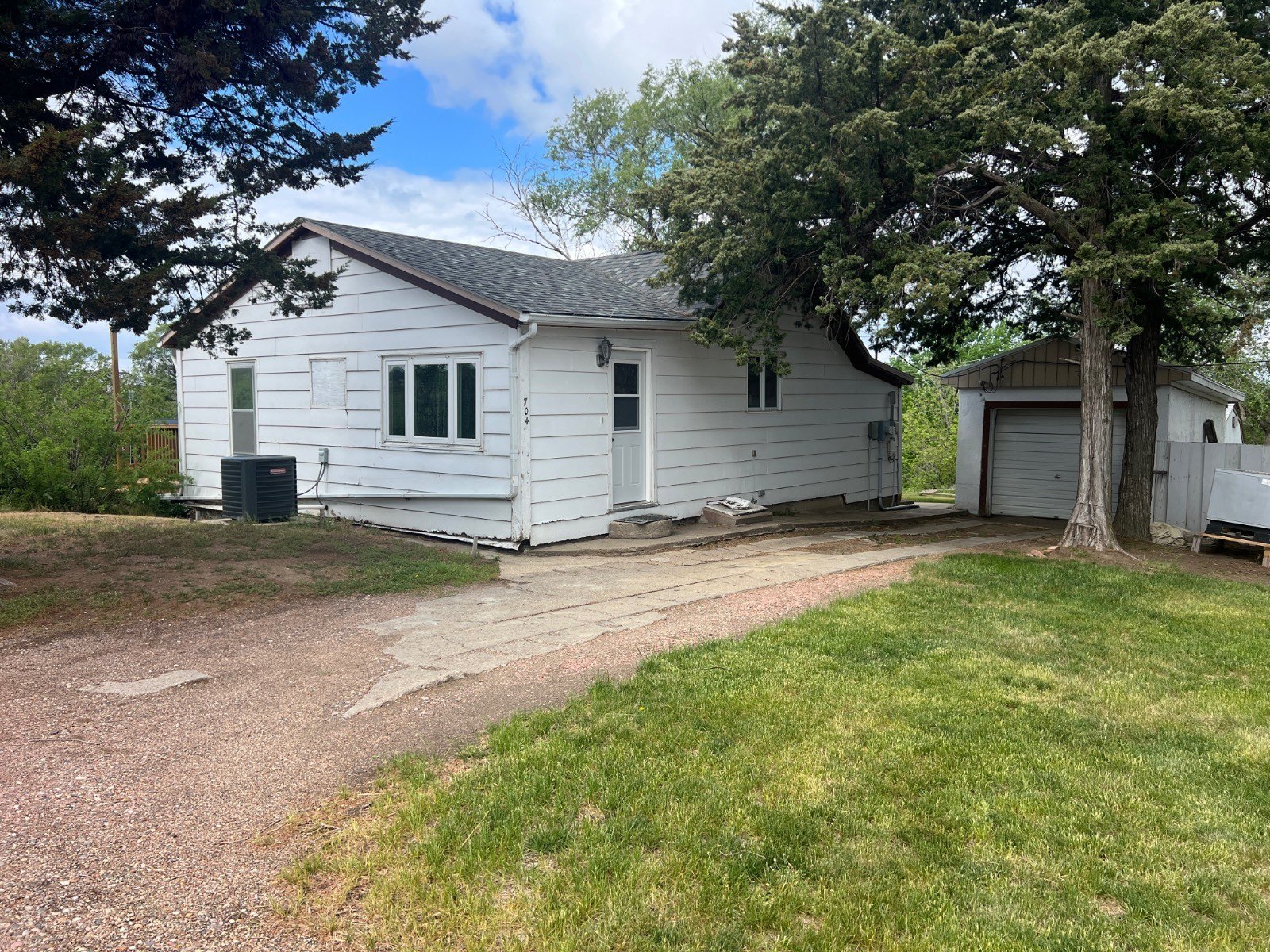 Single Family 1BR 1BA - 704 S Sanborn, Chamberlain, SD