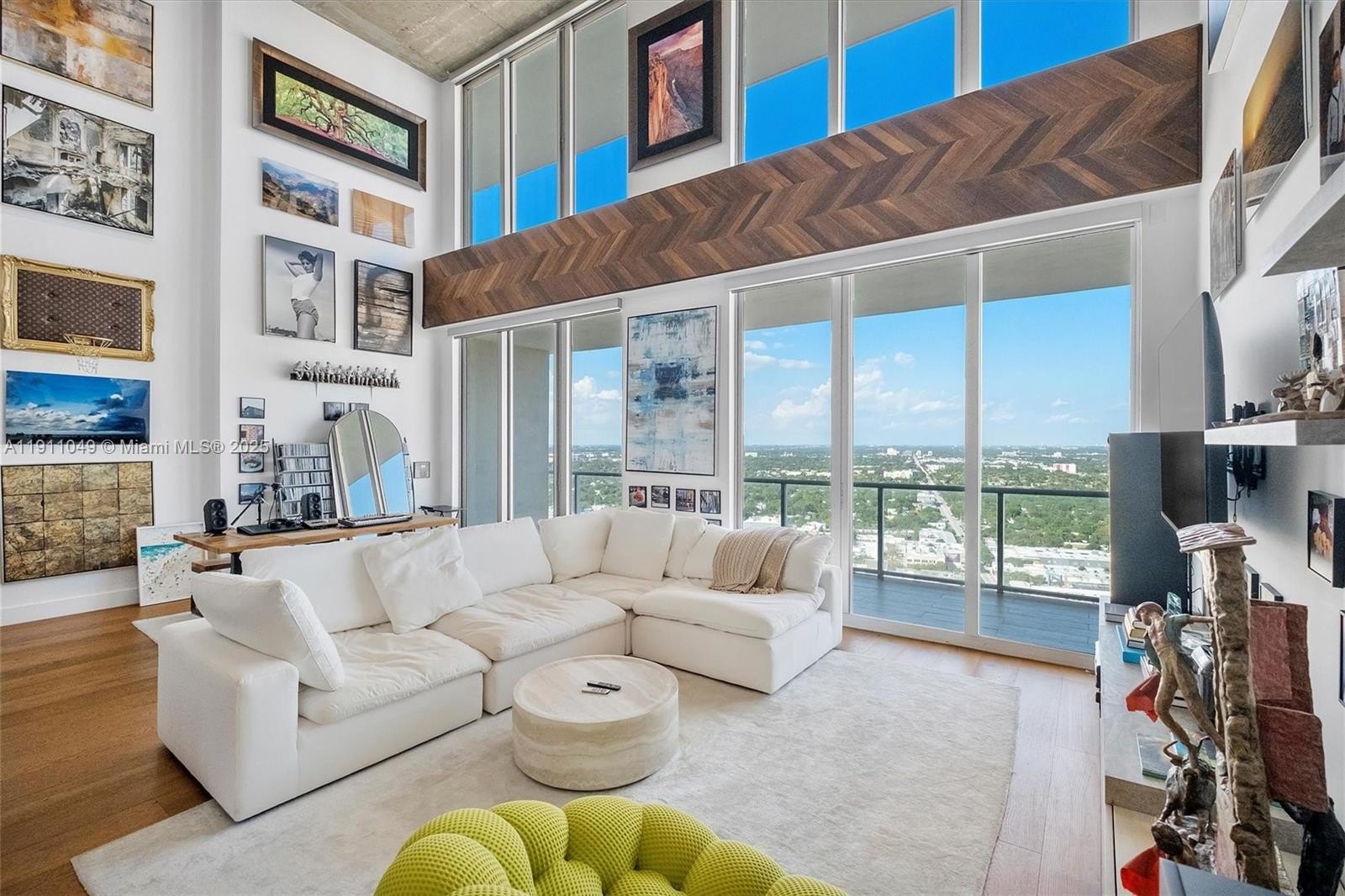 Condo 2BR 3BA - 3470 E Coast Ave, Miami, FL