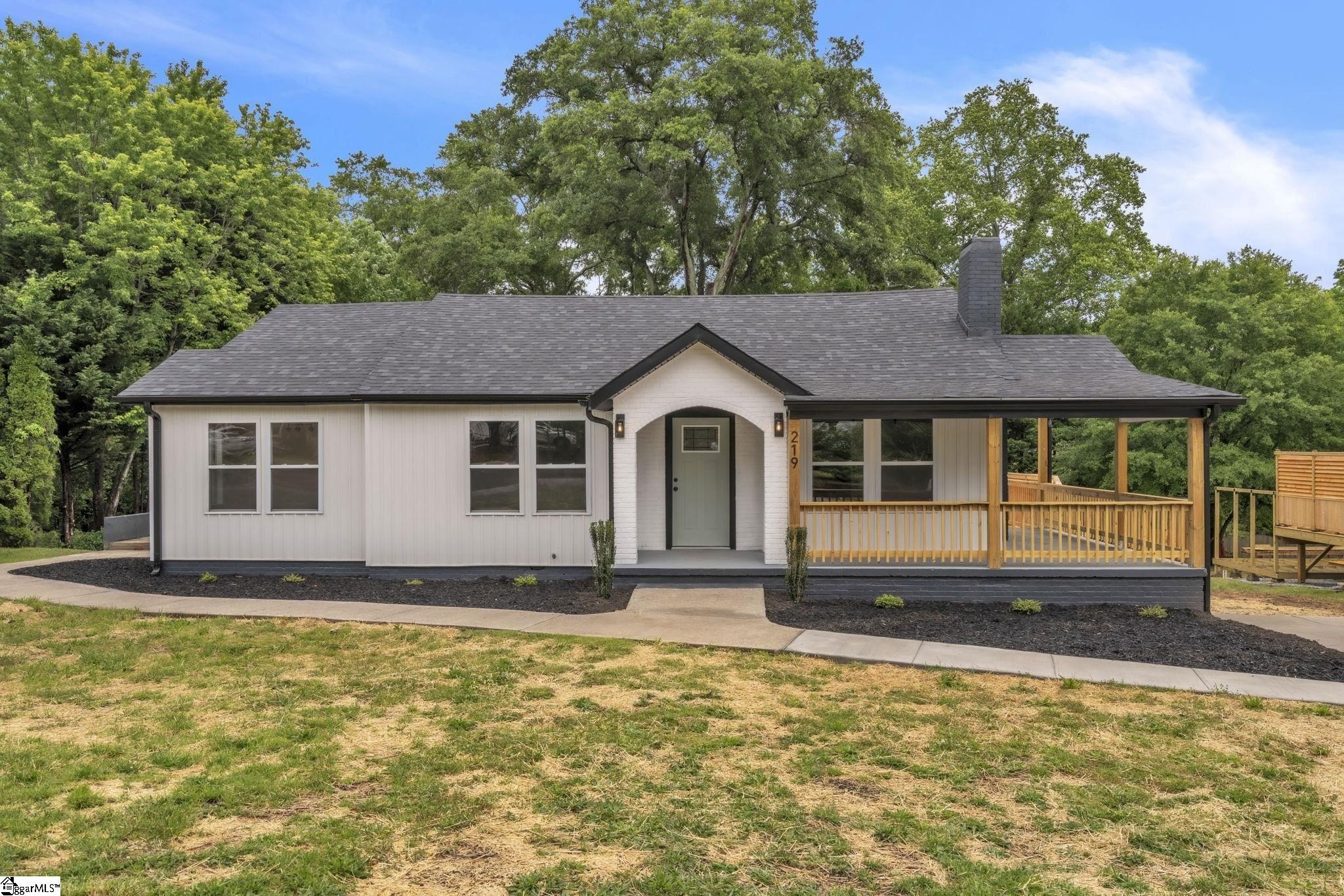 Single Family 4BR 4BA - 219 BEATRICE Street, Greenville, SC