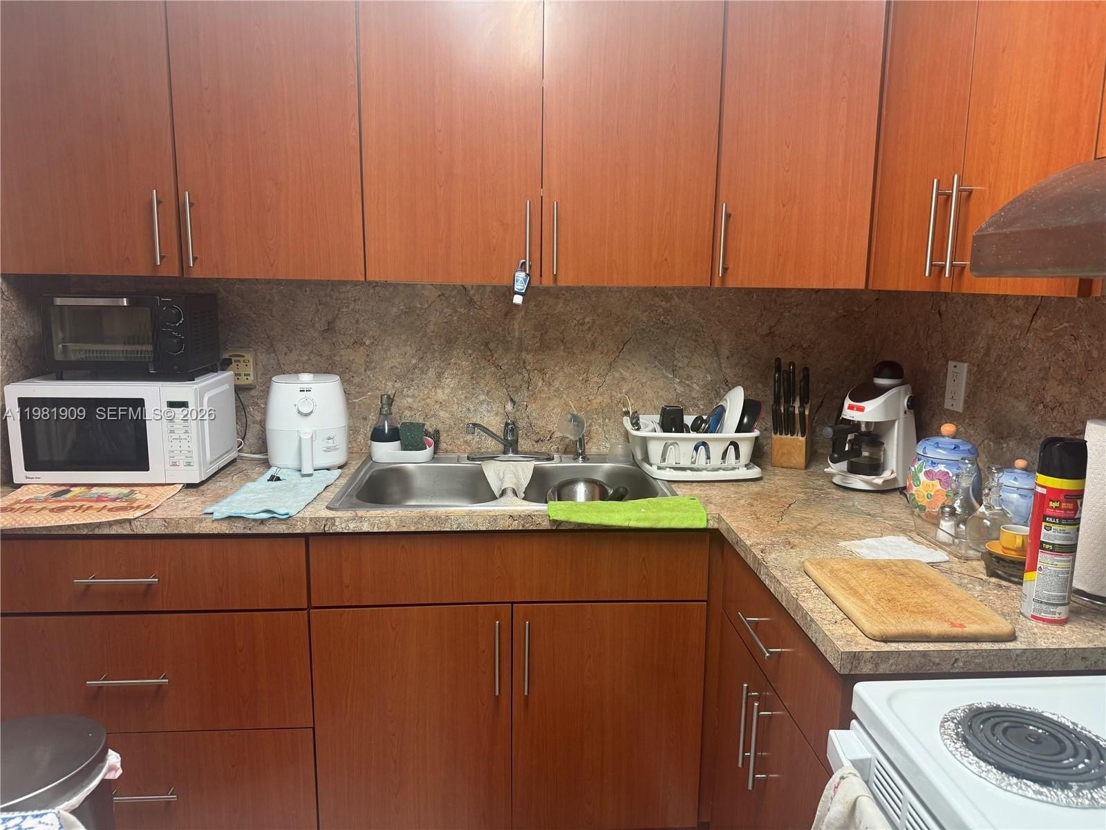 Co-op 2BR 1BA - 16701 NE 13th Ave, North Miami Beach, FL