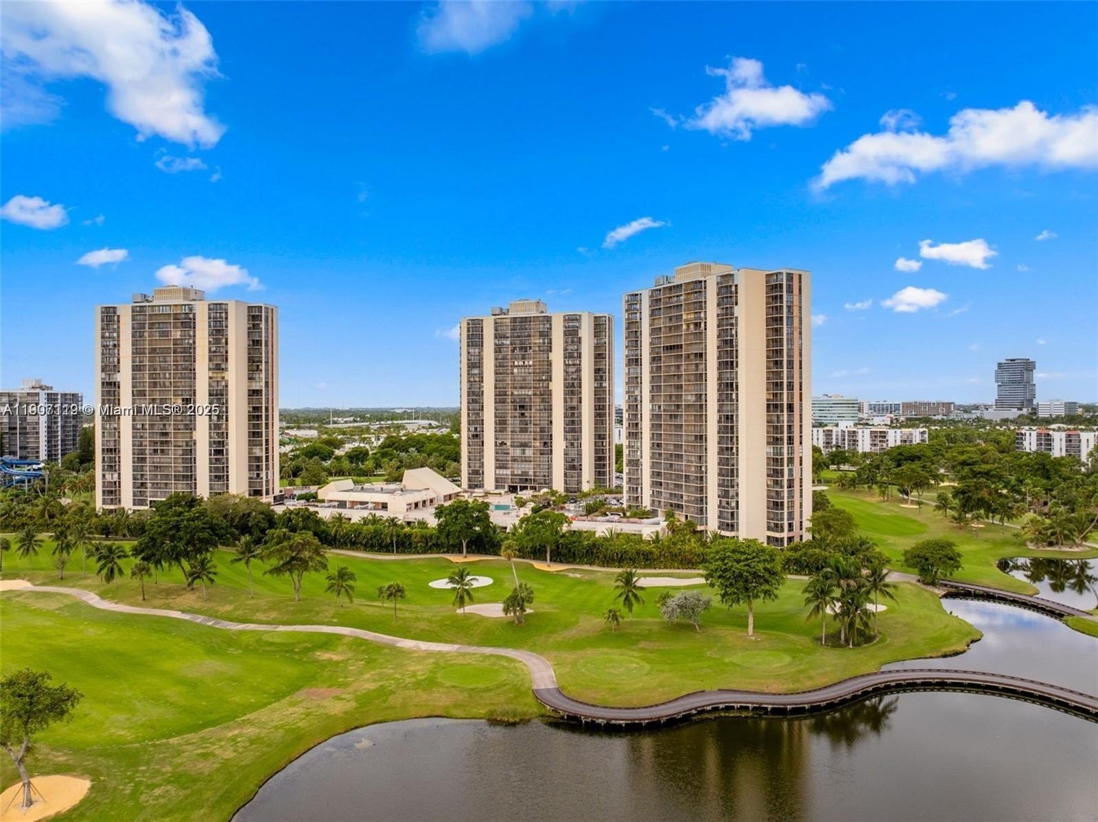 Condo 1BR 2BA - 20379 W Country Club Dr, Aventura, FL