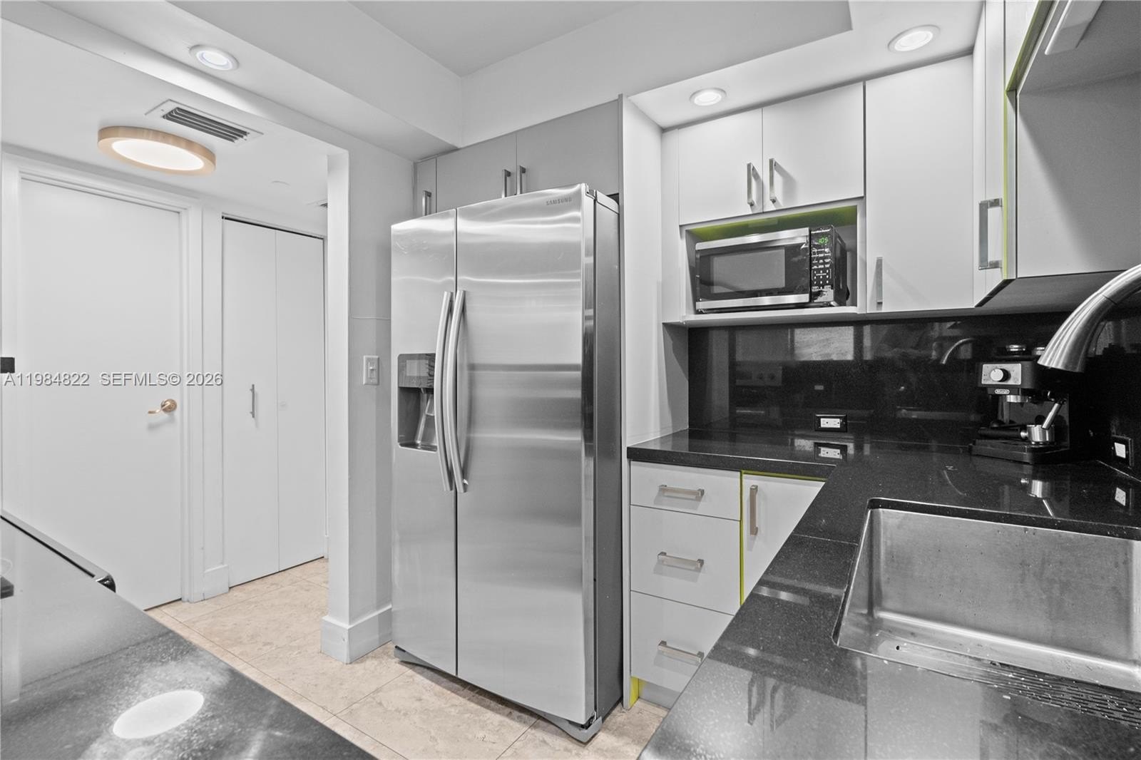 Condo 1BR 2BA - 3675 N Country Club Dr, Aventura, FL