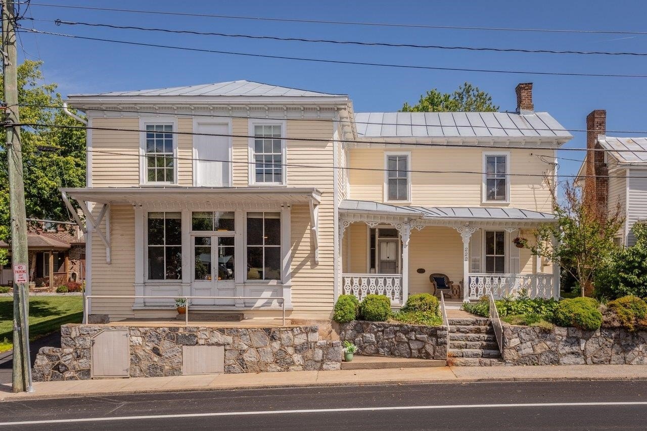 Single Family 5BR 3BA - 222 N MAIN ST, MOUNT CRAWFORD, VA