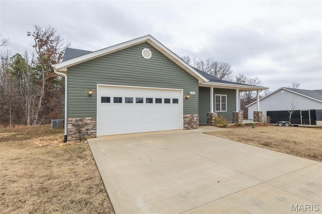 Single Family 4BR 2BA - 109 Lanee Lane, Poplar Bluff, MO