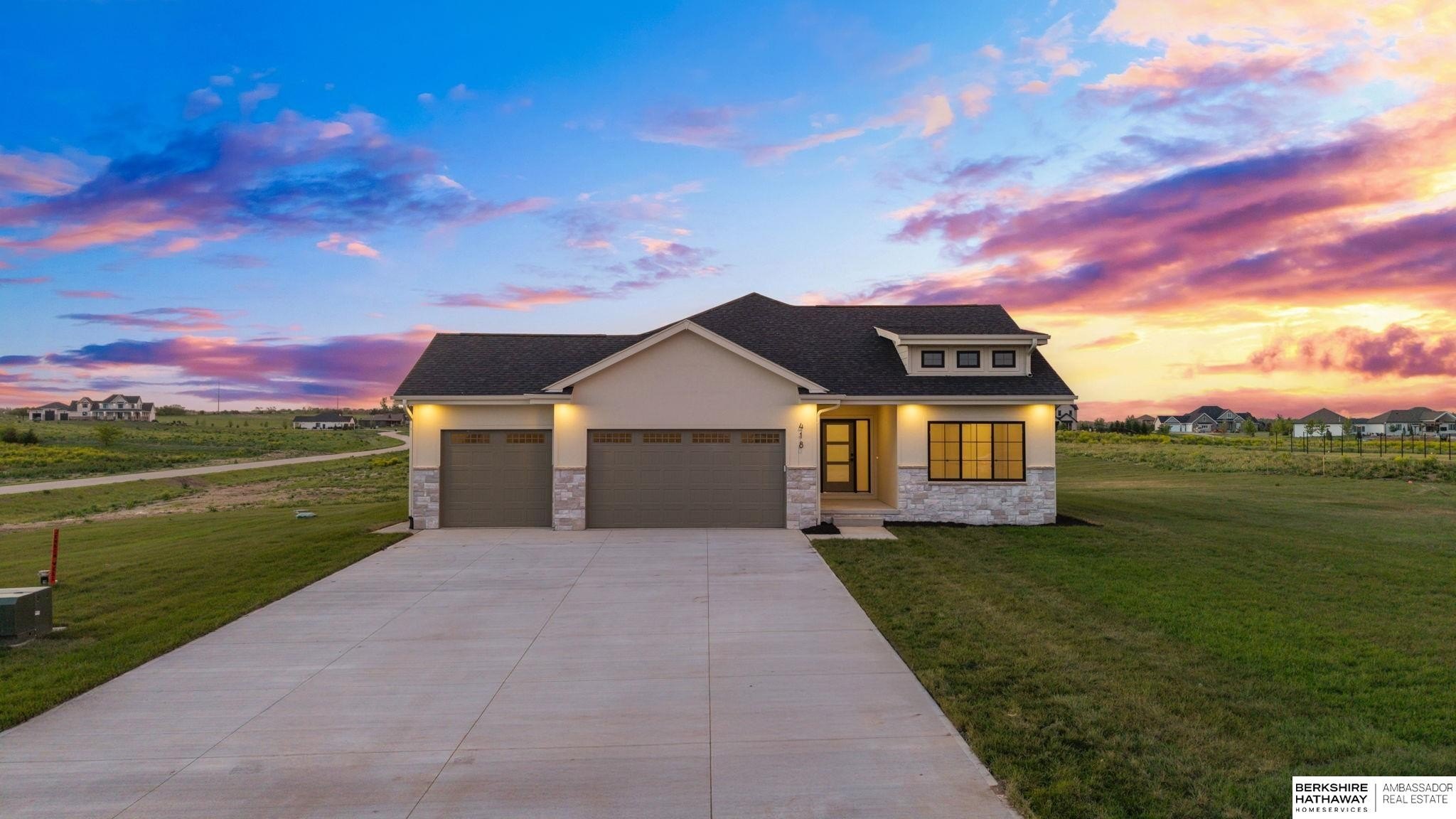 Single Family 5BR 3BA - 418 Karloff Circle, Yutan, NE