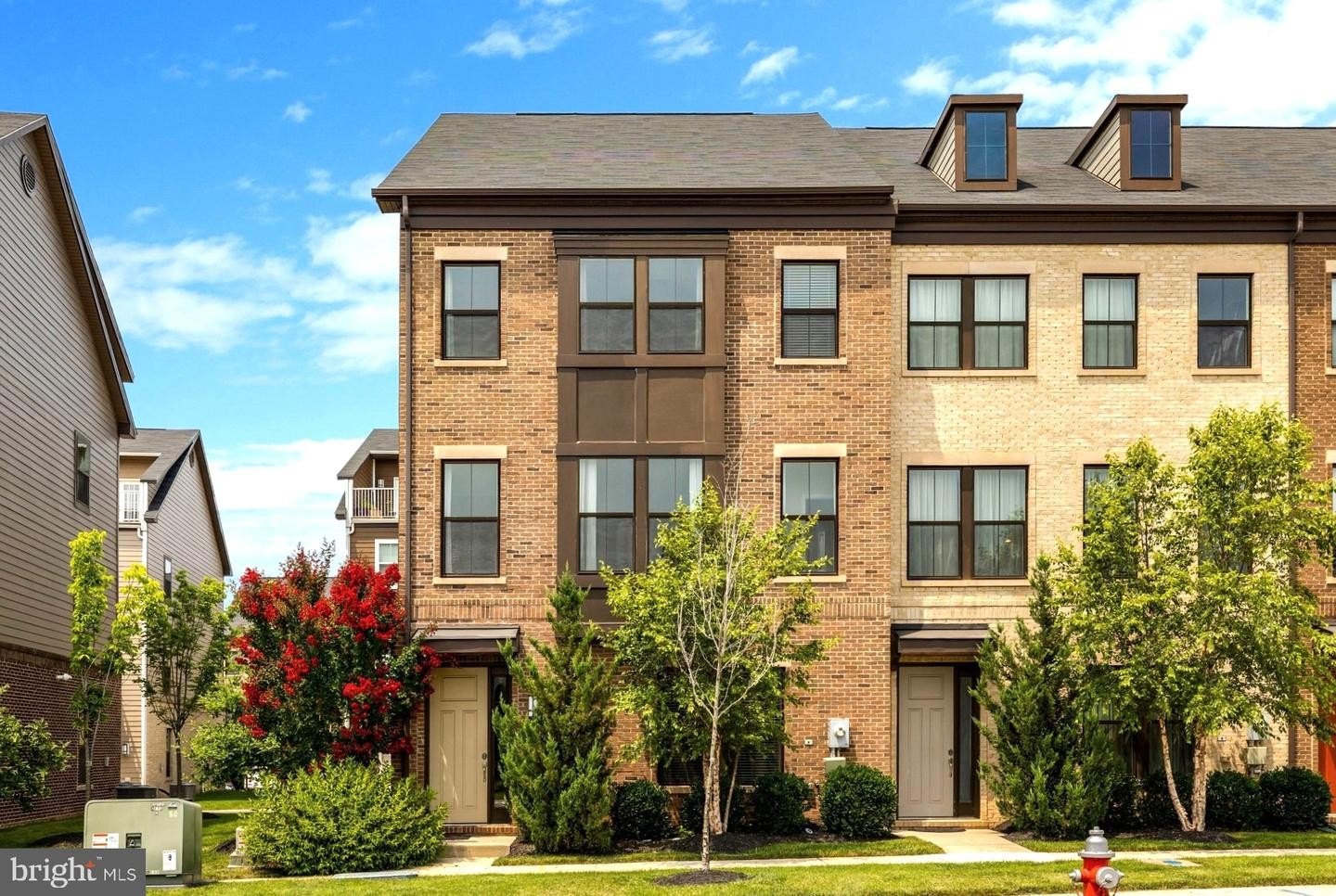 Single Family 4BR 5BA - 13598 AIR AND SPACE MUSEUM PKWY, HERNDON, VA
