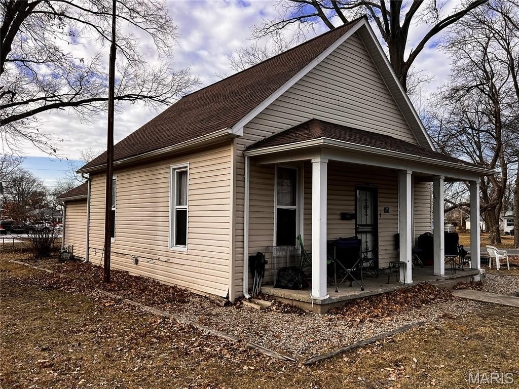Single Family 2BR 1BA - 1002 S Maple Street, Centralia, IL