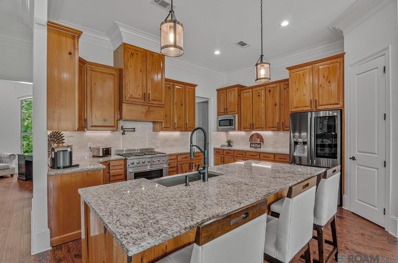 Single Family 4BR 4BA - 13115 Diversion Canal Rd, St Amant, LA
