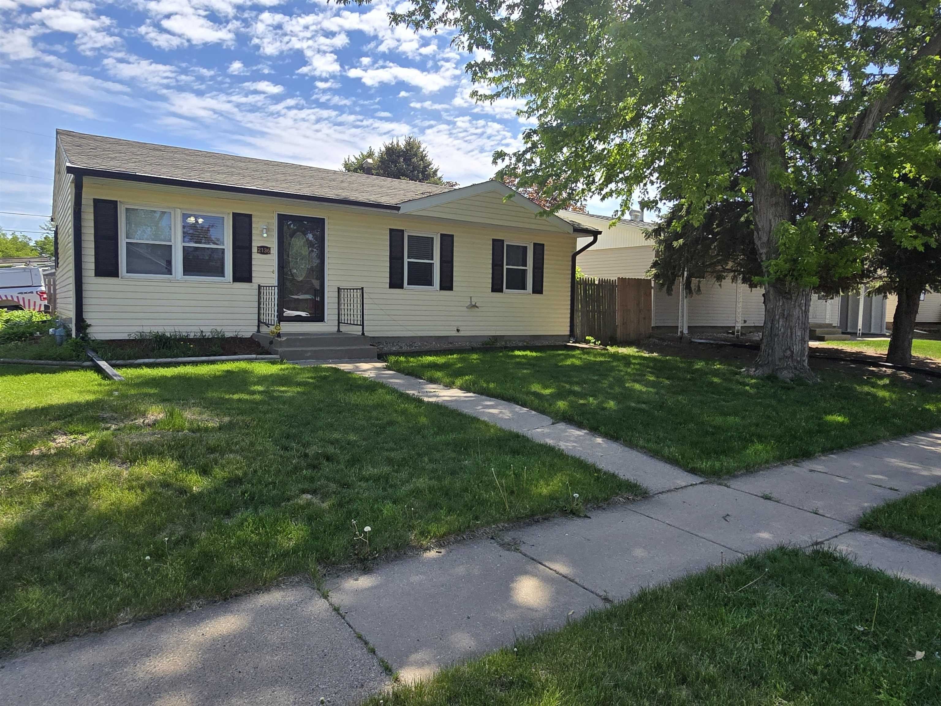Single Family 3BR 2BA - 2136 HANFORD ST, Sioux City, IA