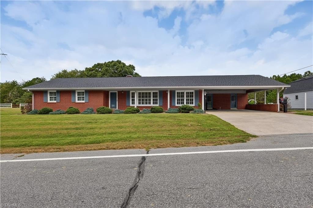 Single Family 2BR 2BA - 2587 NC Highway 8, Danbury, NC