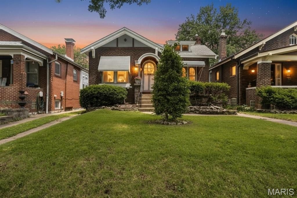 Single Family 2BR 1BA - 3993 Dover Place, St Louis, MO